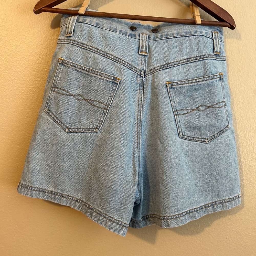 Vintage High Waisted Original Tigger Patch Demin Rivet Shorts - Mickey Inc. - Picture 12 of 17
